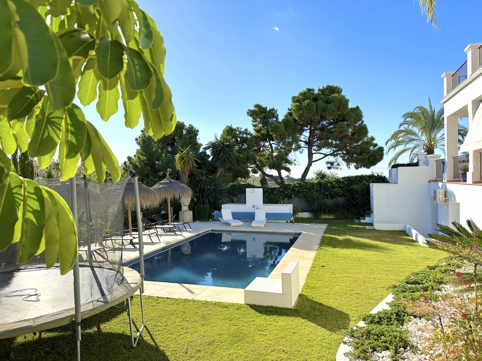 5 quarto Moradia para venda em Estepona com piscina garagem - 1 795 000 € (Ref: 8682137)