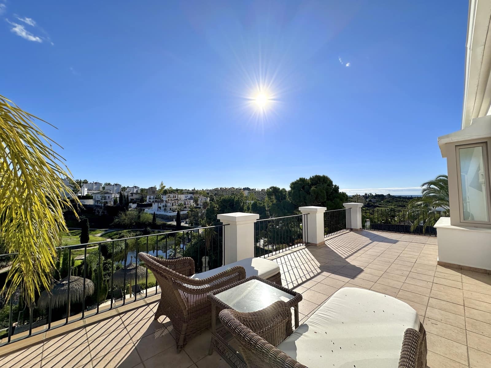 5 quarto Moradia para venda em Estepona com piscina garagem - 1 795 000 € (Ref: 8682137)