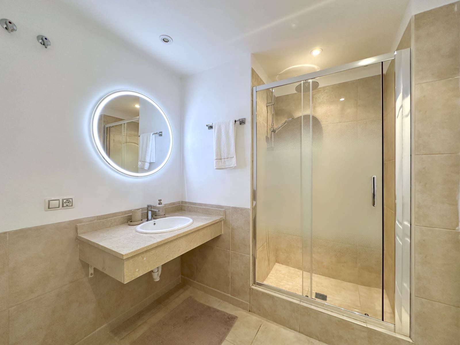 5 quarto Moradia para venda em Estepona com piscina garagem - 1 795 000 € (Ref: 8682137)