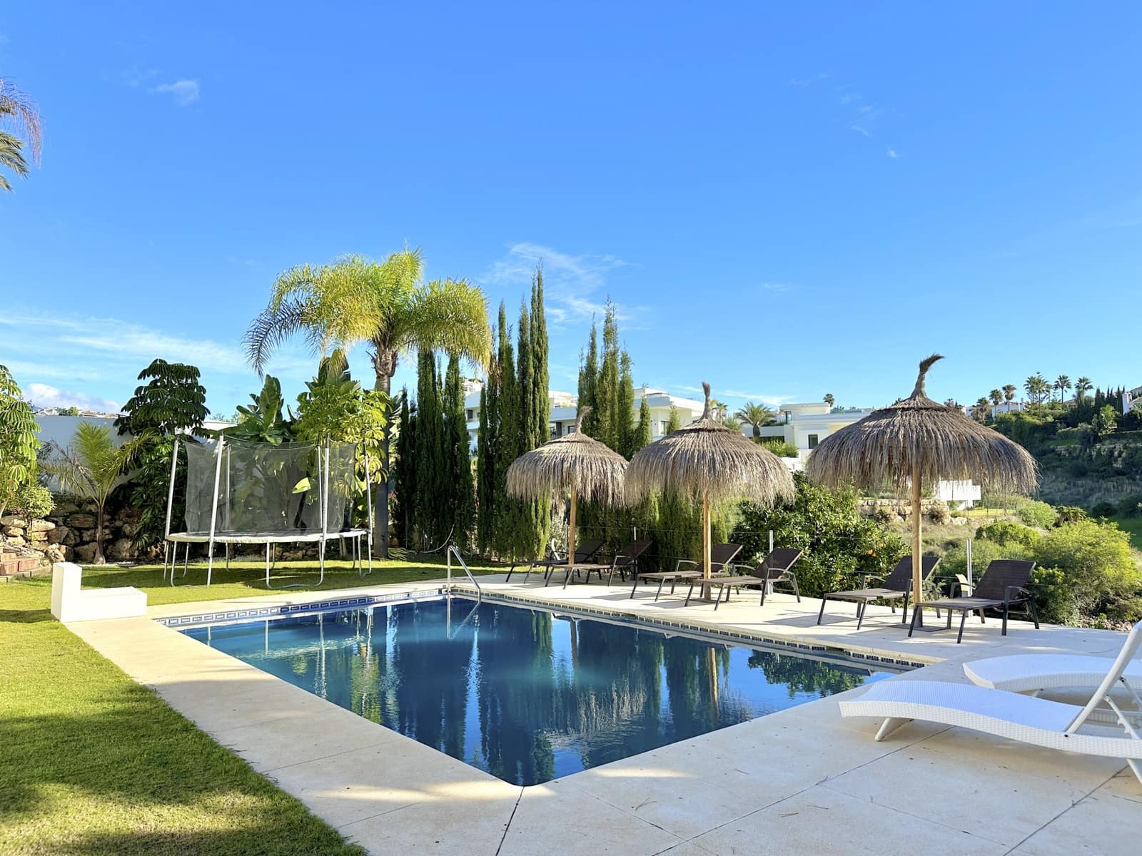 5 quarto Moradia para venda em Estepona com piscina garagem - 1 795 000 € (Ref: 8682137)