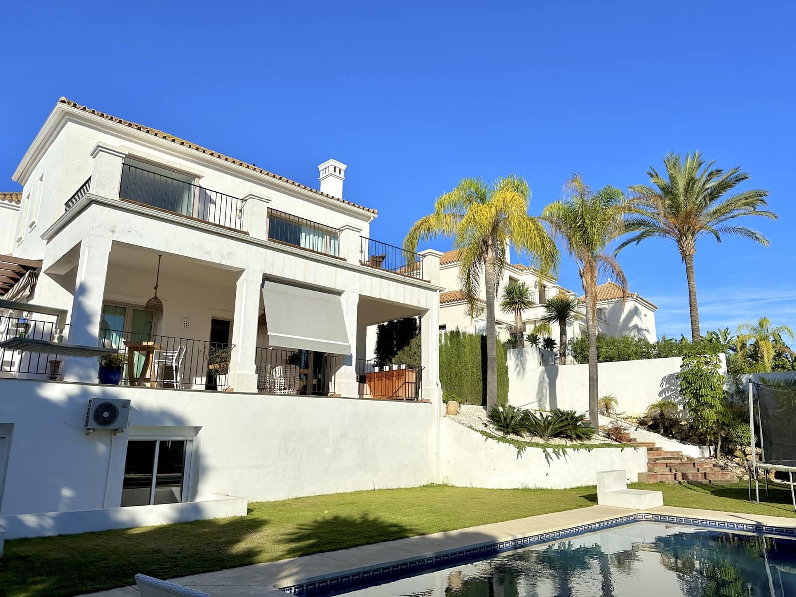 5 quarto Moradia para venda em Estepona com piscina garagem - 1 795 000 € (Ref: 8682137)