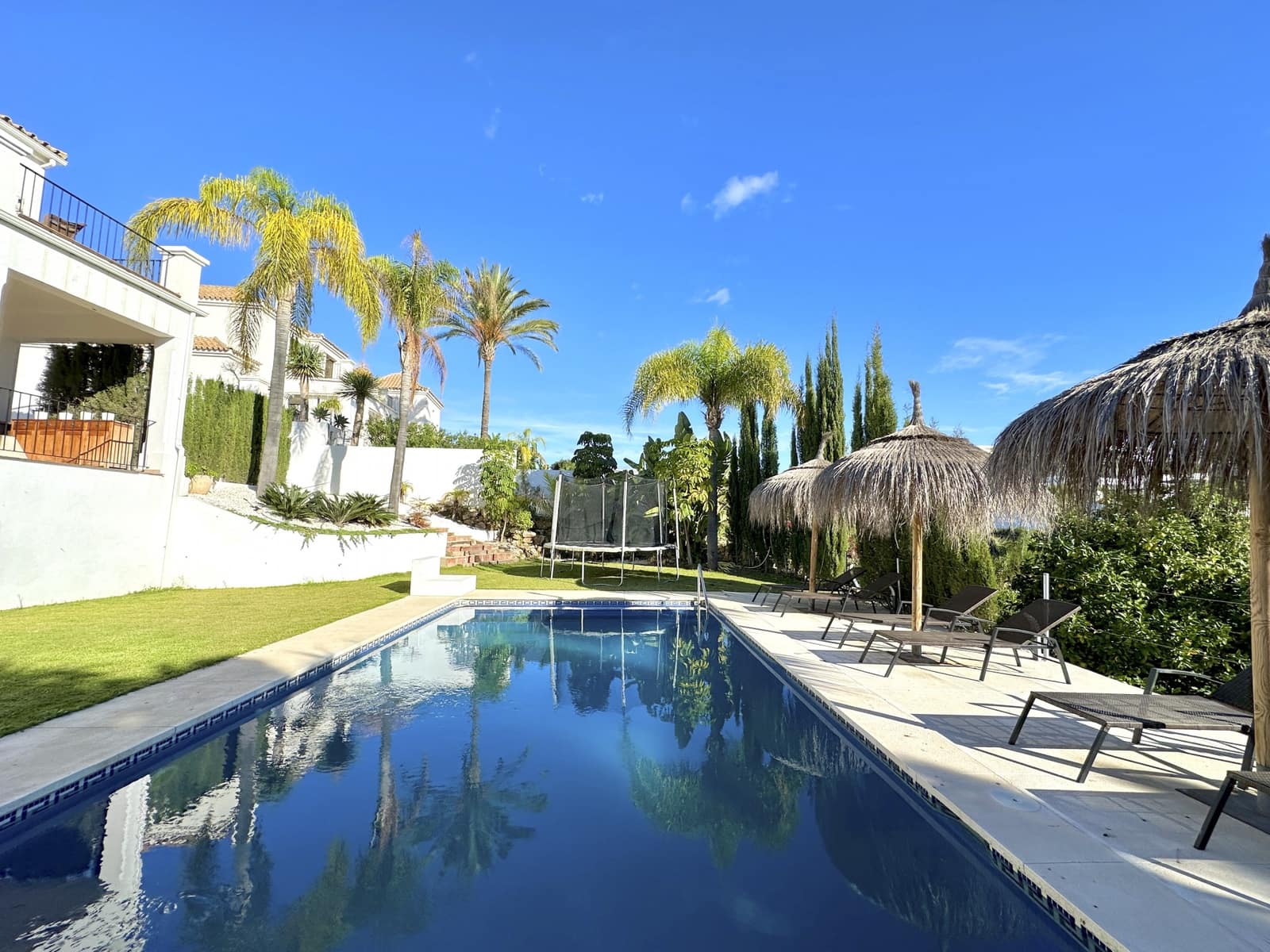 5 quarto Moradia para venda em Estepona com piscina garagem - 1 795 000 € (Ref: 8682137)