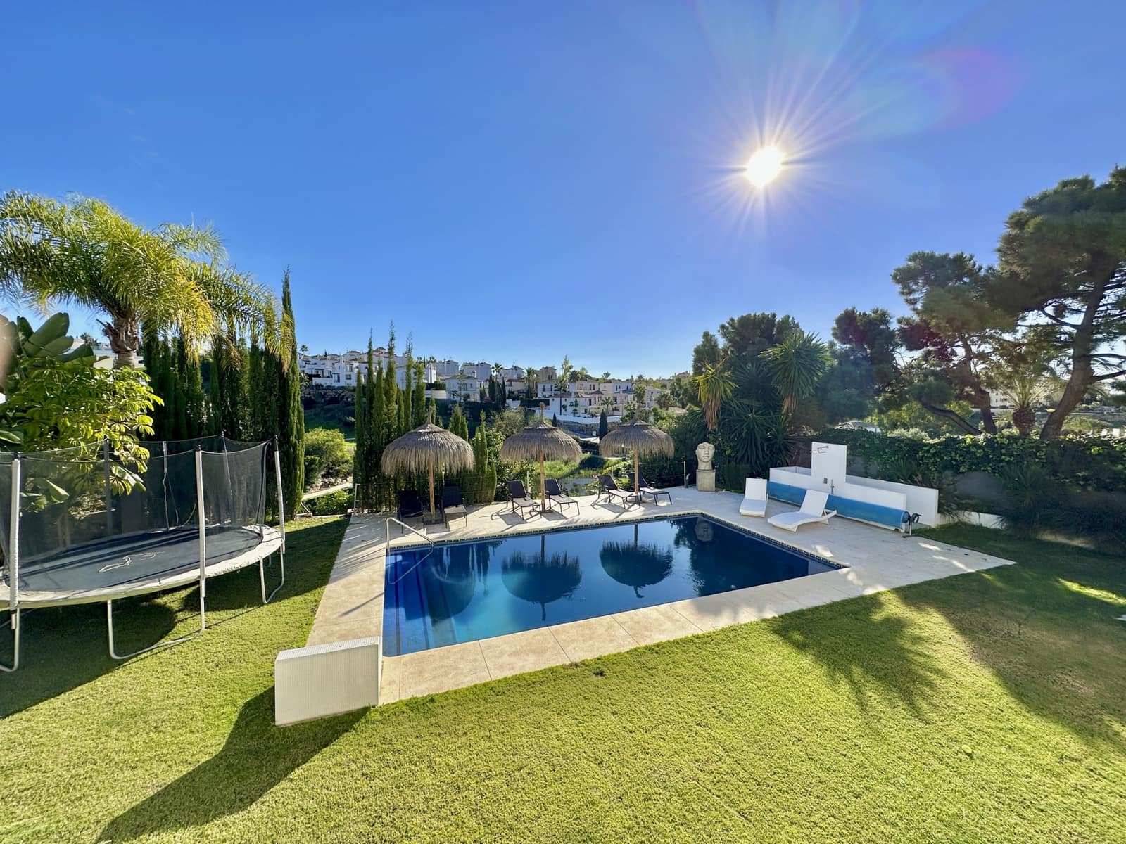 5 quarto Moradia para venda em Estepona com piscina garagem - 1 795 000 € (Ref: 8682137)