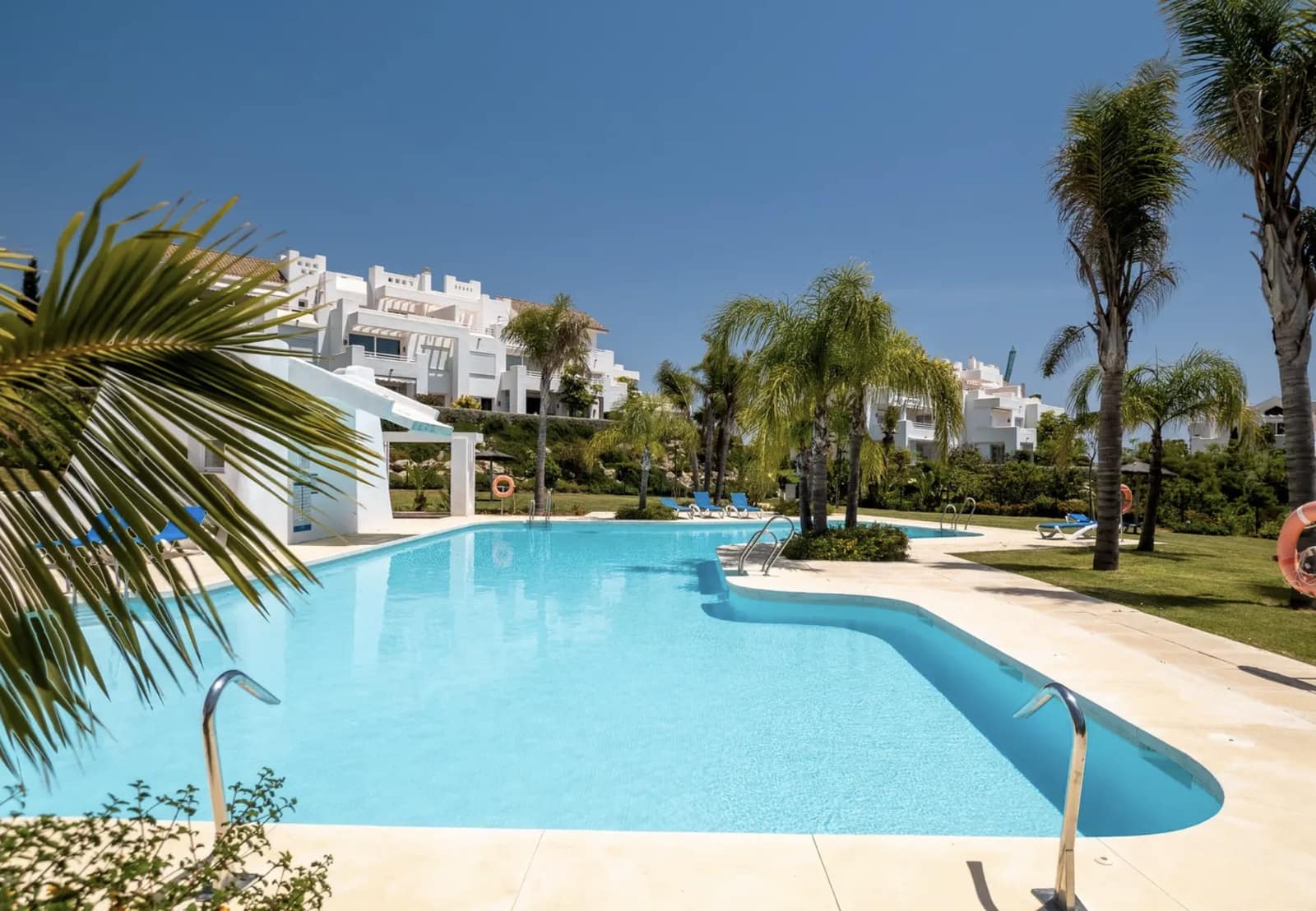 2 bedroom Apartment for sale in Casares with pool garage - € 577,500 (Ref: 8687434)