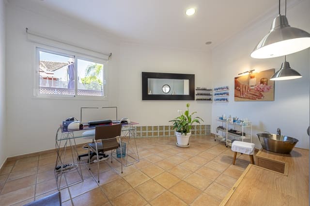 Yritys vuokrattavana paikassa San Pedro de Alcántara Pueblo, Marbella - 6 000 € (Ref: 8708040)