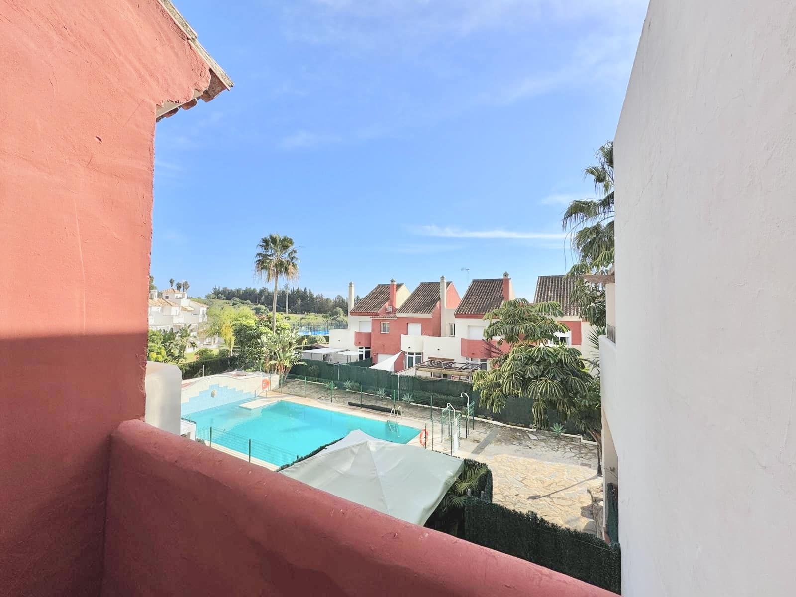 3 soveværelse Byhus til salg i Estepona med swimmingpool garage - € 625.000 (Ref: 8766658)