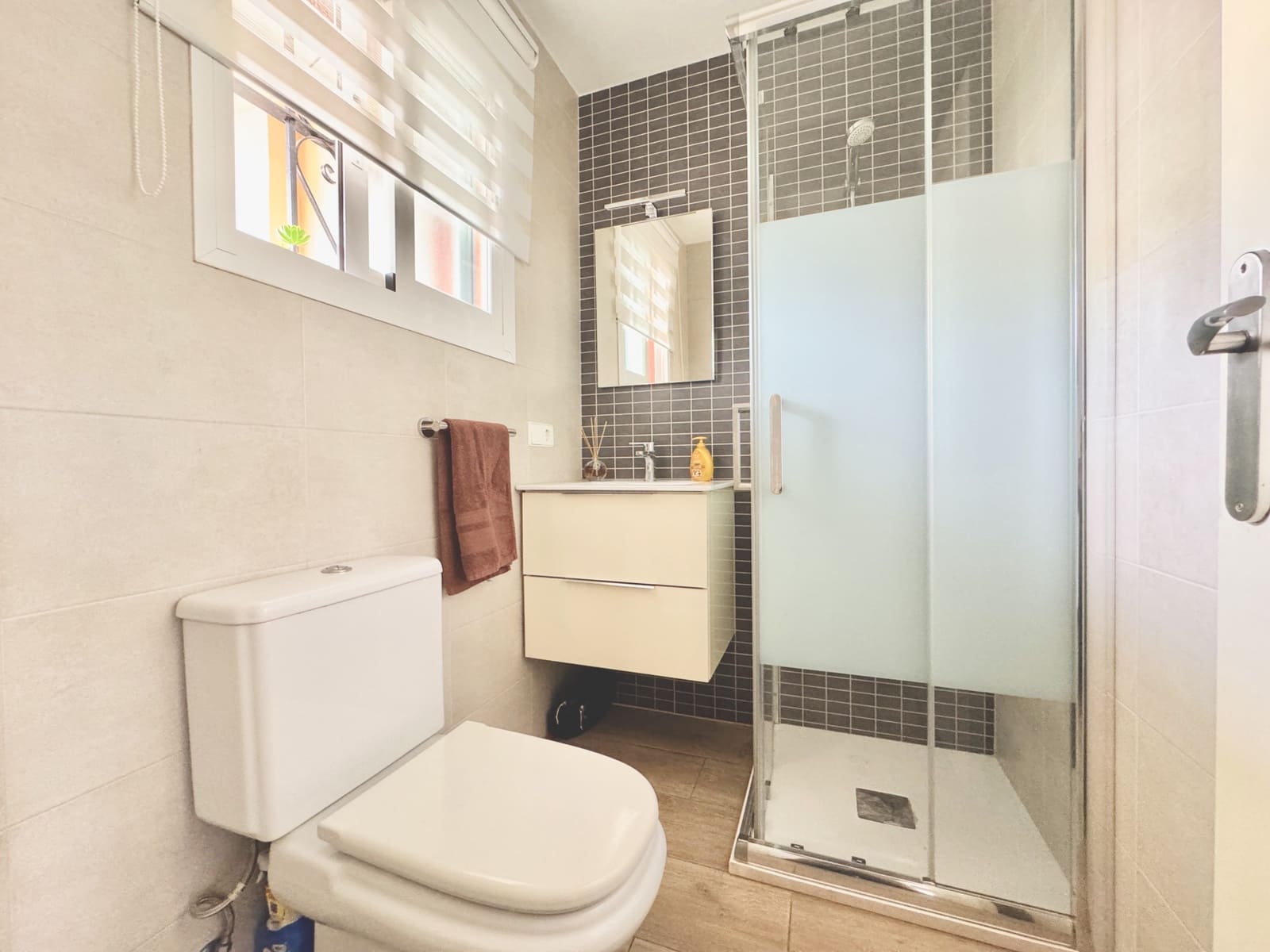 3 soveværelse Byhus til salg i Estepona med swimmingpool garage - € 625.000 (Ref: 8766658)