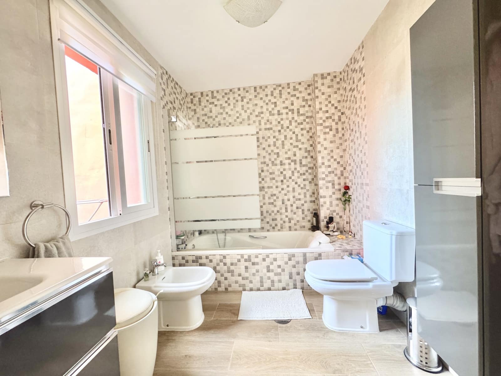 3 soveværelse Byhus til salg i Estepona med swimmingpool garage - € 625.000 (Ref: 8766658)