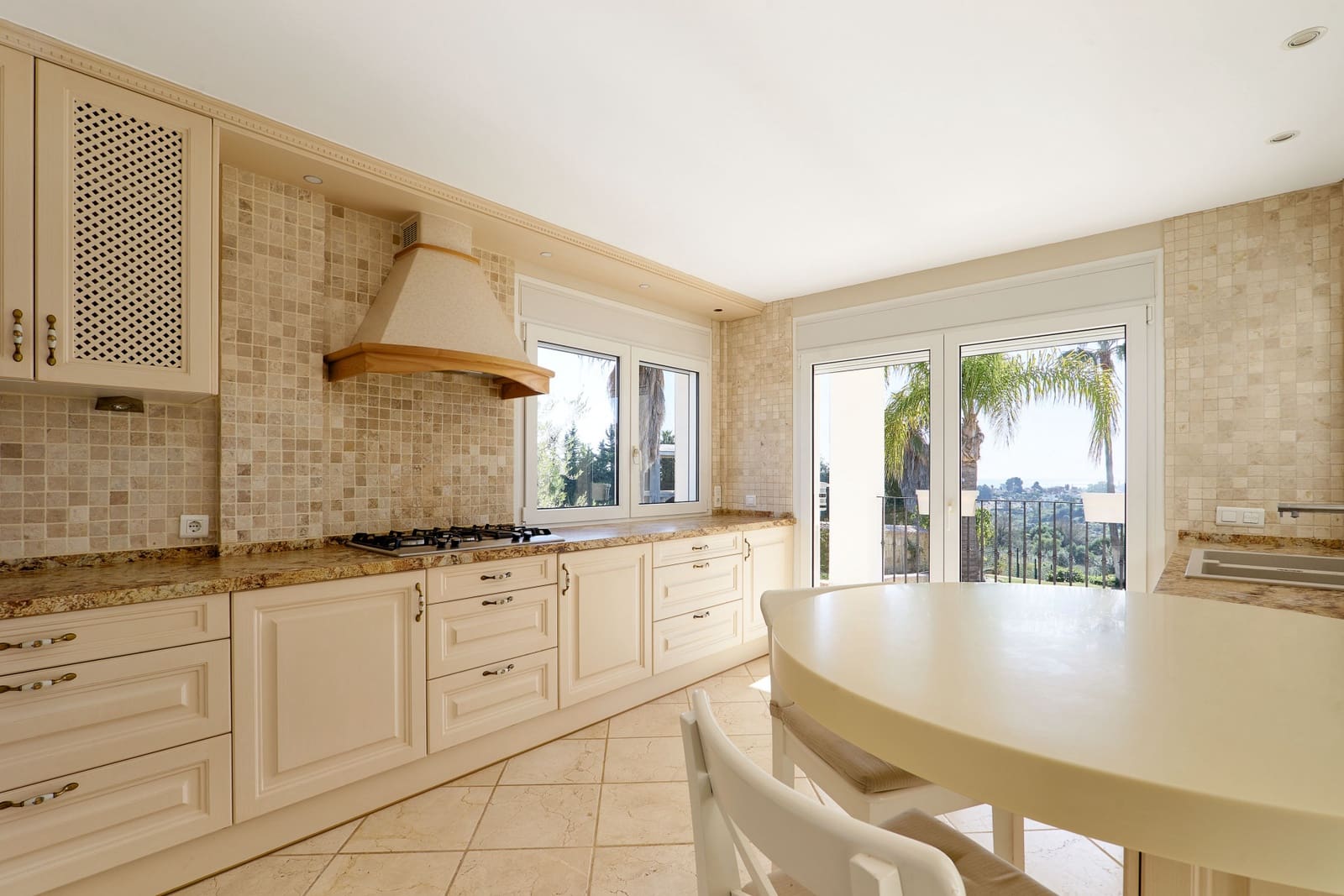 4 Zimmer Villa zu verkaufen in Estepona mit Pool Garage - 2.450.000 € (Ref: 8770104)