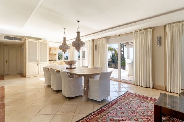 4 soveværelse Villa til salg i Las Lomas, Estepona med swimmingpool garage - € 2.450.000 (Ref: 8770104)