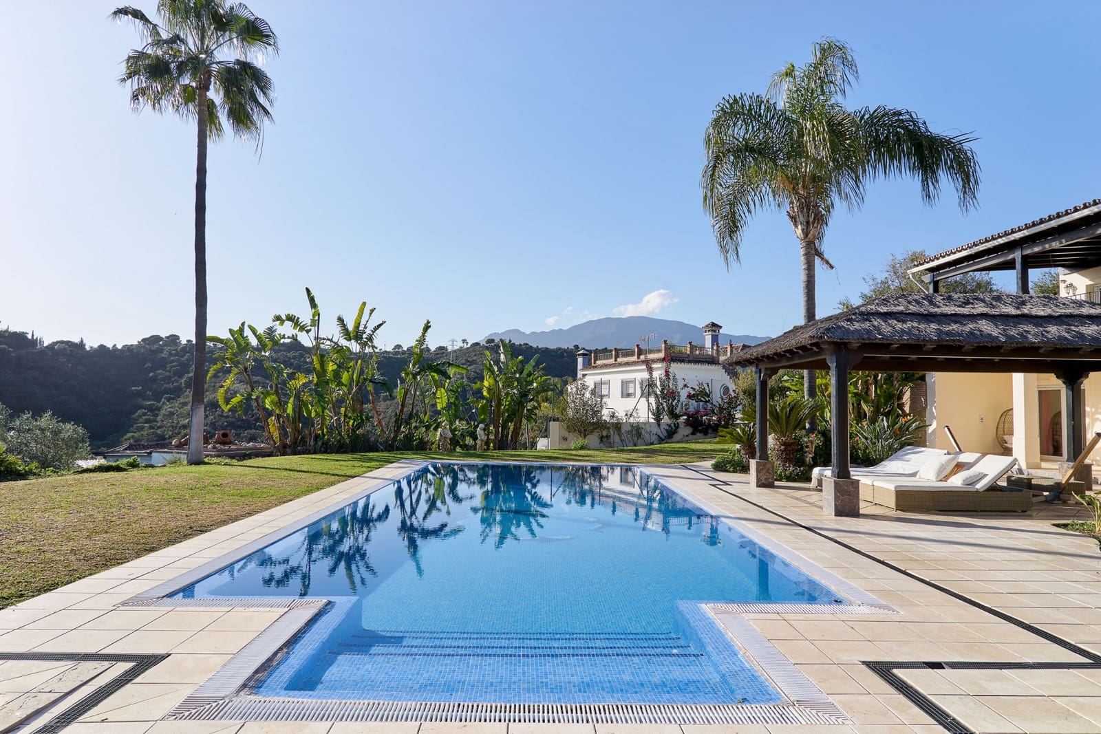 4 Zimmer Villa zu verkaufen in Estepona mit Pool Garage - 2.450.000 € (Ref: 8770104)
