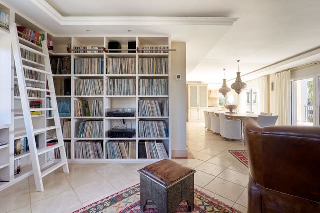 4 soveværelse Villa til salg i Las Lomas, Estepona med swimmingpool garage - € 2.450.000 (Ref: 8770104)