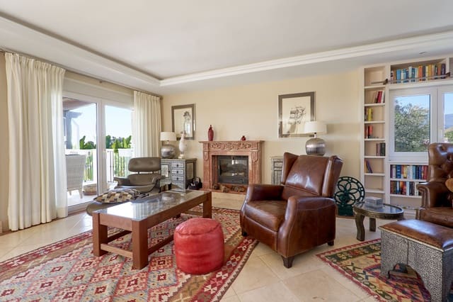 4 soveværelse Villa til salg i Las Lomas, Estepona med swimmingpool garage - € 2.450.000 (Ref: 8770104)