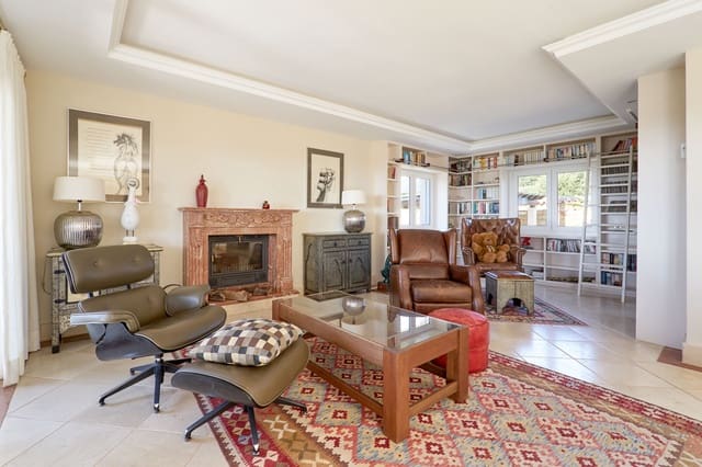 4 soveværelse Villa til salg i Las Lomas, Estepona med swimmingpool garage - € 2.450.000 (Ref: 8770104)