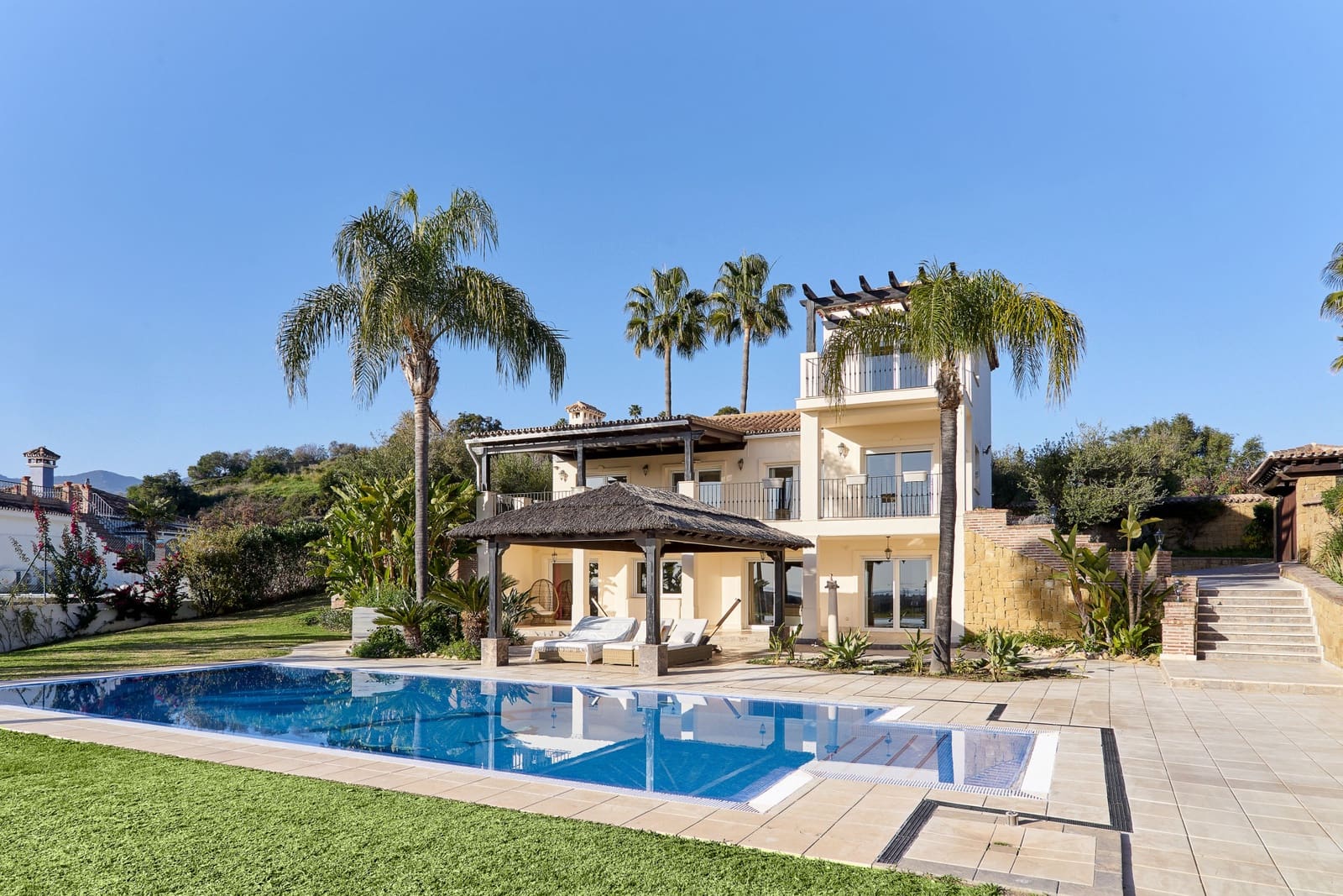 4 Zimmer Villa zu verkaufen in Estepona mit Pool Garage - 2.450.000 € (Ref: 8770104)
