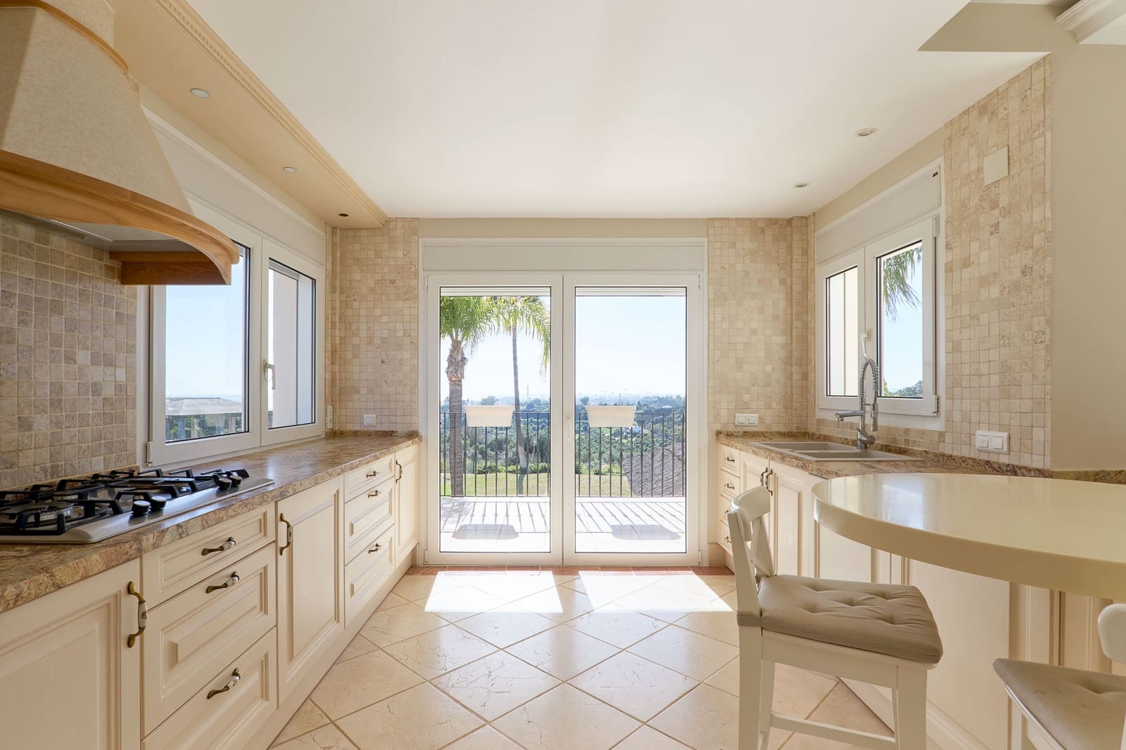 4 soverom Villa til salgs i Estepona med svømmebasseng garasje - € 2 450 000 (Ref: 8770104)
