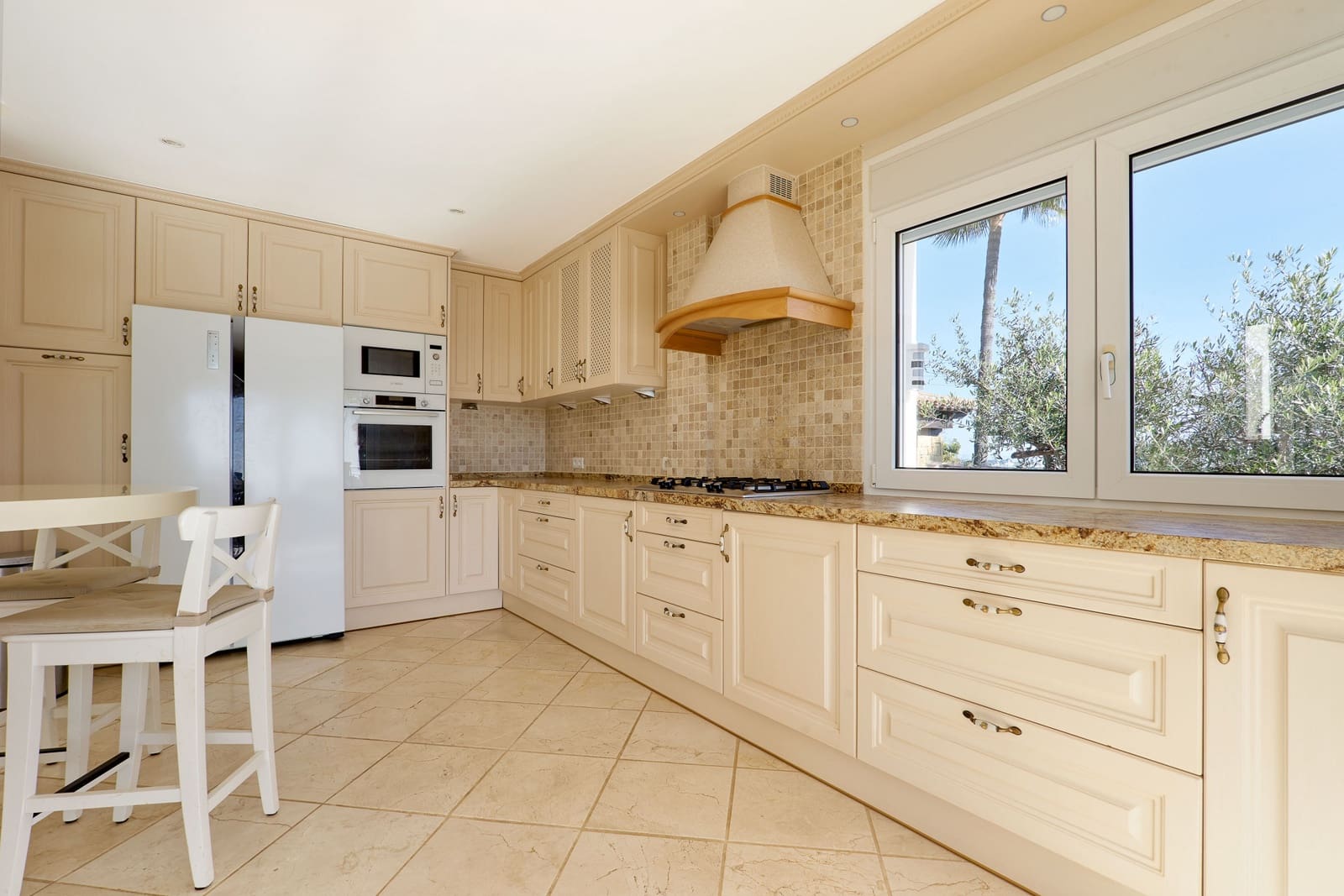 4 soverom Villa til salgs i Estepona med svømmebasseng garasje - € 2 450 000 (Ref: 8770104)