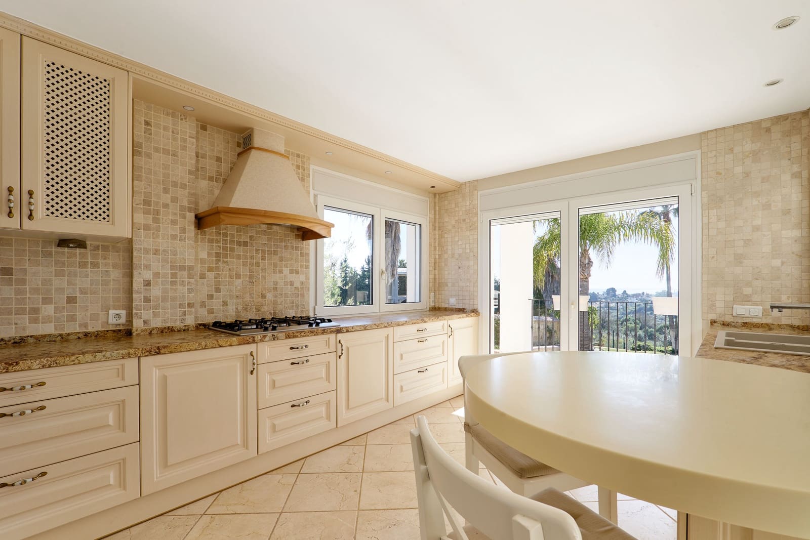 4 soverom Villa til salgs i Estepona med svømmebasseng garasje - € 2 450 000 (Ref: 8770104)