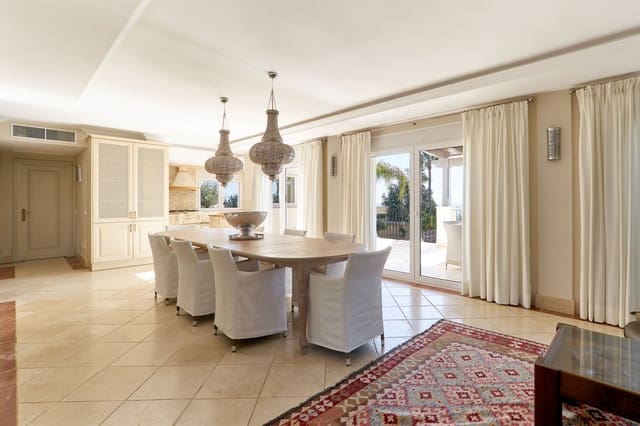 4 soverom Villa til salgs i Las Lomas, Estepona med svømmebasseng garasje - € 2 450 000 (Ref: 8770104)
