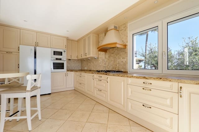 4 soverom Villa til salgs i Las Lomas, Estepona med svømmebasseng garasje - € 2 450 000 (Ref: 8770104)