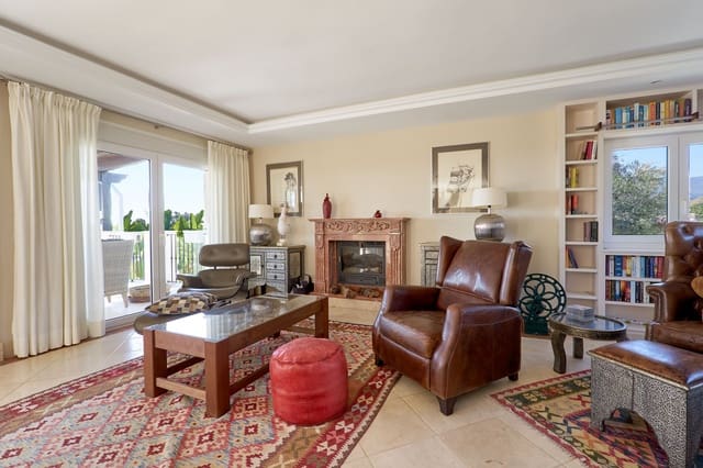 4 soverom Villa til salgs i Las Lomas, Estepona med svømmebasseng garasje - € 2 450 000 (Ref: 8770104)