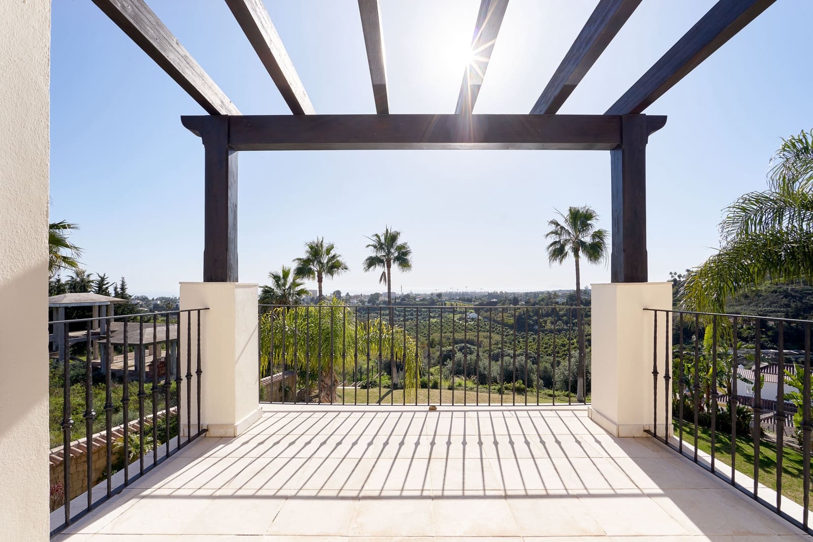 4 soverom Villa til salgs i Estepona med svømmebasseng garasje - € 2 450 000 (Ref: 8770104)