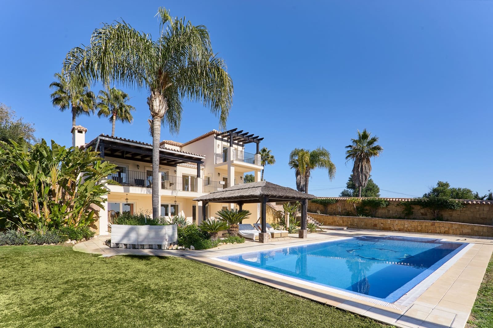 4 soverom Villa til salgs i Estepona med svømmebasseng garasje - € 2 450 000 (Ref: 8770104)
