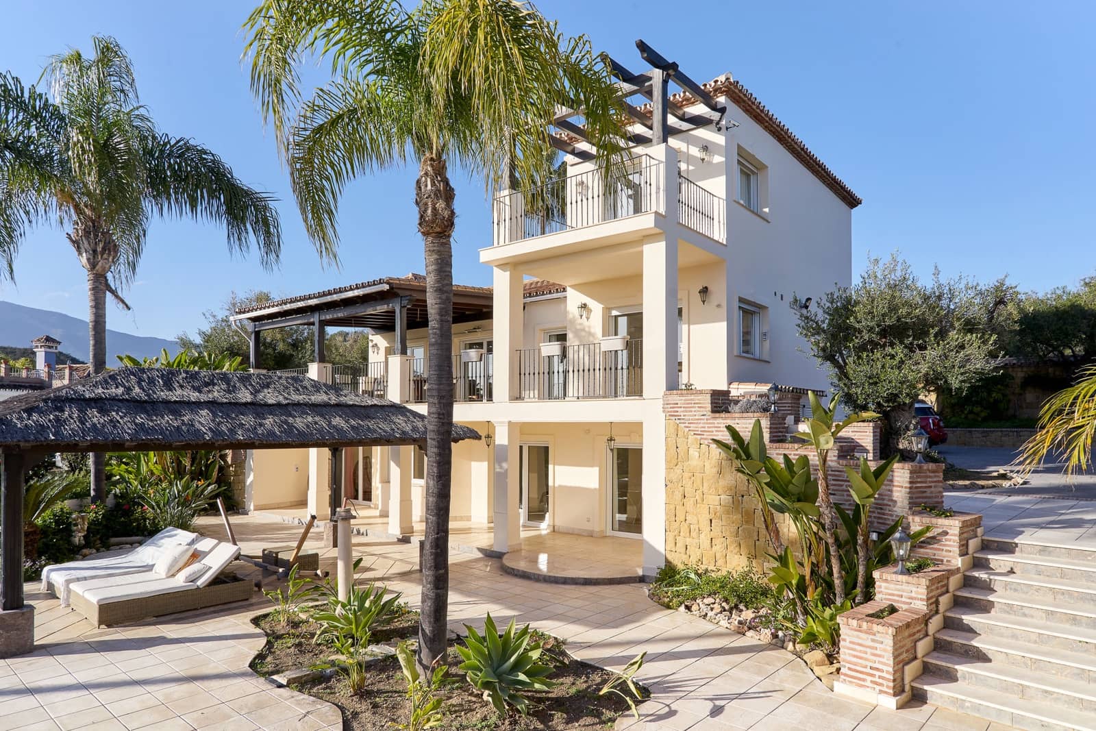 4 soverom Villa til salgs i Estepona med svømmebasseng garasje - € 2 450 000 (Ref: 8770104)