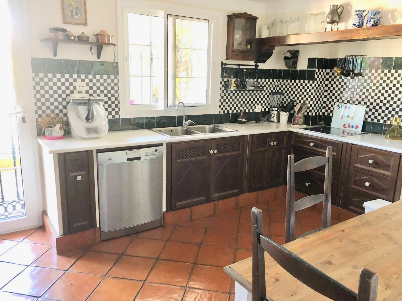 4 soverom Hus til salgs i San Pedro de Alcantara med svømmebasseng garasje - € 990 000 (Ref: 8801435)