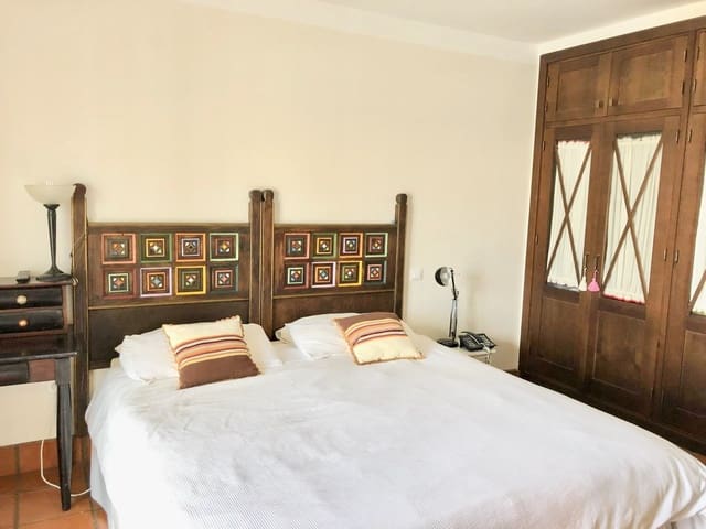 4 soverom Hus til salgs i San Pedro de Alcántara Pueblo, Marbella med svømmebasseng garasje - € 990 000 (Ref: 8801435)