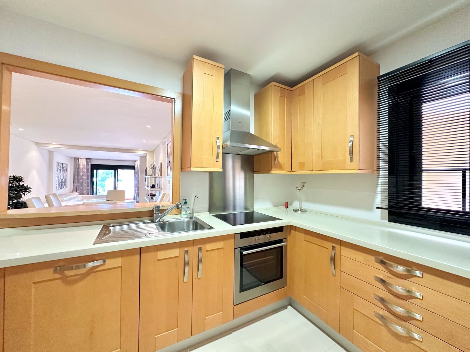 2 soveværelse Lejlighed til salg i Marbella med swimmingpool garage - € 760.000 (Ref: 8824823)