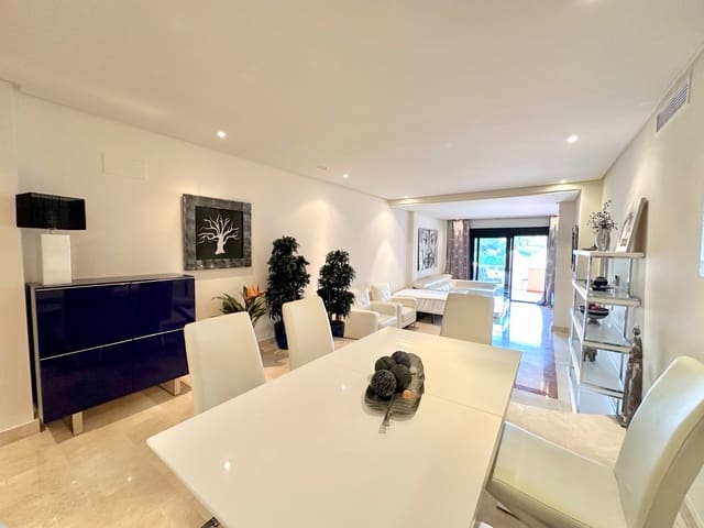 2 soveværelse Lejlighed til salg i Puerto Banus, Marbella med swimmingpool garage - € 760.000 (Ref: 8824823)