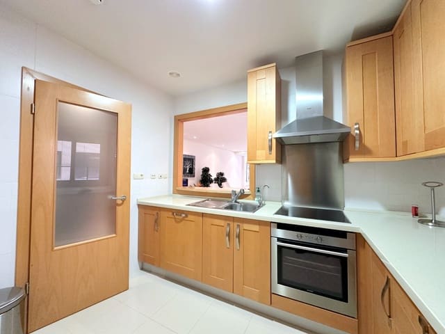 2 soveværelse Lejlighed til salg i Puerto Banus, Marbella med swimmingpool garage - € 760.000 (Ref: 8824823)