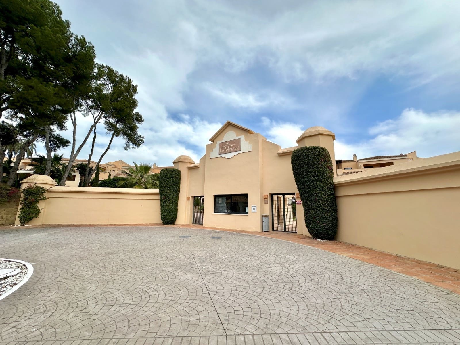 2 soveværelse Lejlighed til salg i Marbella med swimmingpool garage - € 760.000 (Ref: 8824823)
