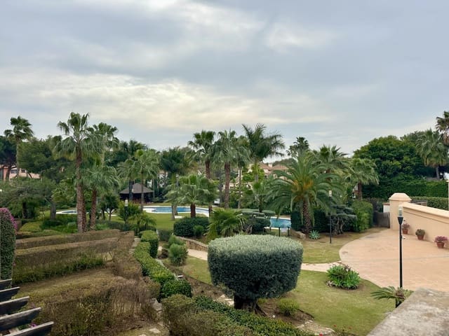 2 soveværelse Lejlighed til salg i Puerto Banus, Marbella med swimmingpool garage - € 760.000 (Ref: 8824823)