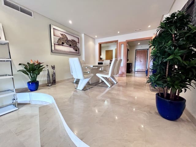 2 quarto Apartamento para venda em Puerto Banus, Marbella com piscina garagem - 760 000 € (Ref: 8824823)