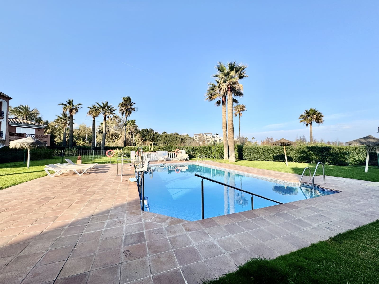 2 bedroom Apartment for sale in Casares with pool garage - € 499,000 (Ref: 8838404)