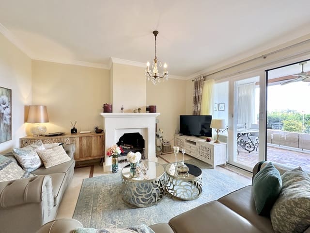 Apartamento de 2 habitaciones en Bahia de Casares, Casares en venta con piscina garaje - 499.000 € (Ref: 8838404)