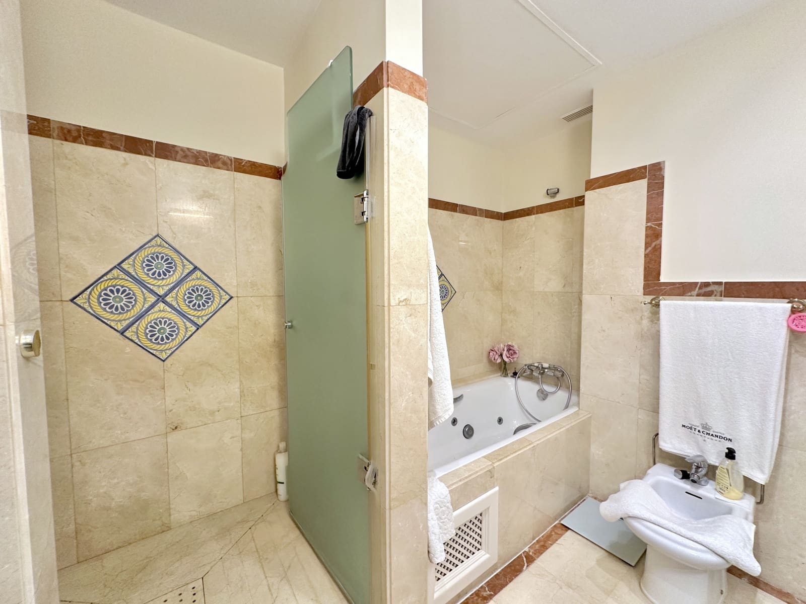 2 bedroom Apartment for sale in Casares with pool garage - € 499,000 (Ref: 8838404)