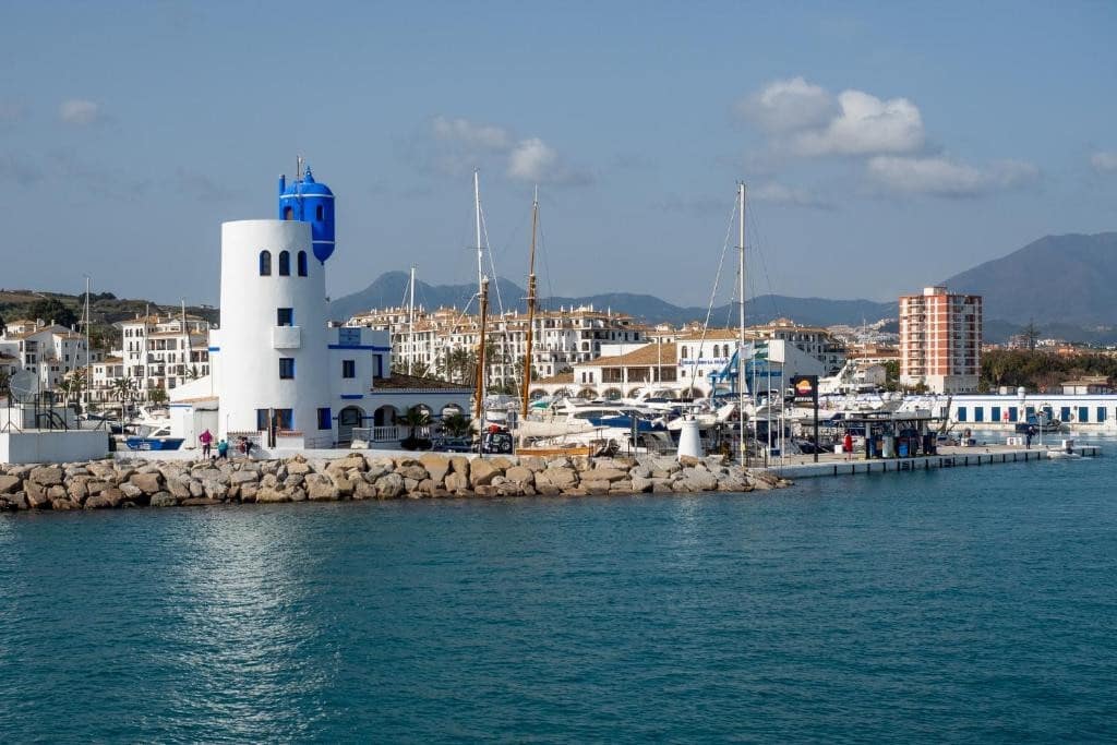 2 sypialnia Apartament na sprzedaż w La Duquesa / Puerto de la Duquesa - 296 970 € (Ref: 8840796)