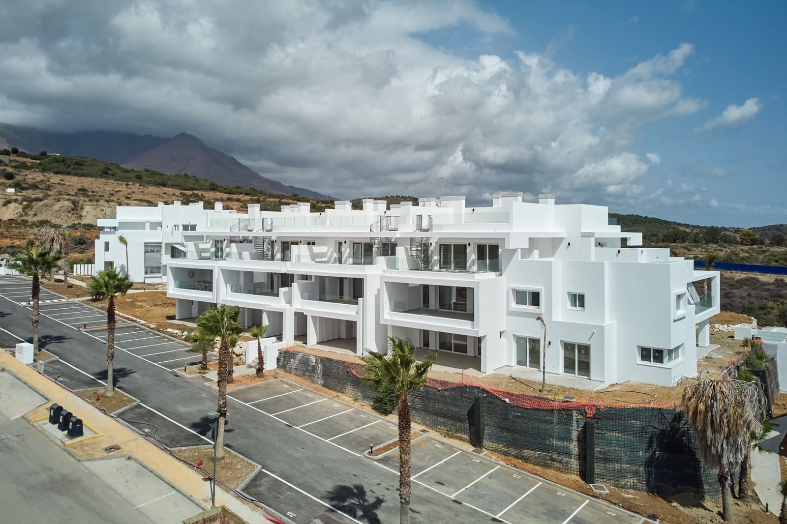 2 soverom Leilighet til salgs i Casares med svømmebasseng garasje - € 330 000 (Ref: 8849779)