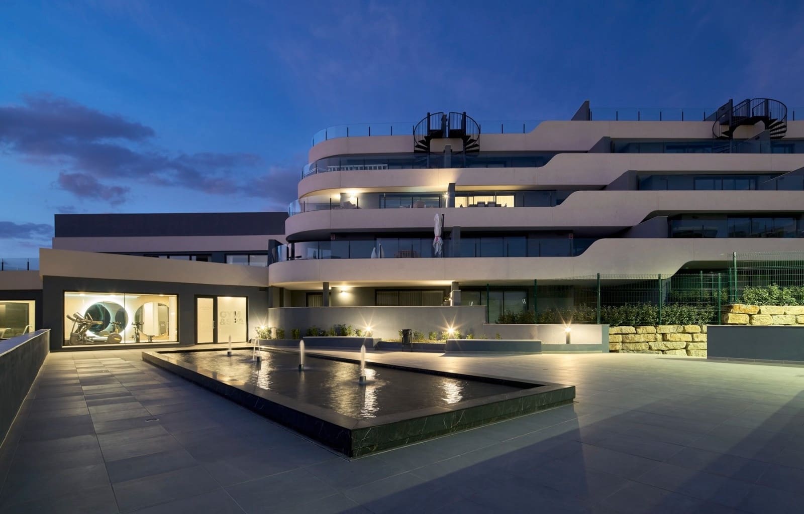 2 soverom Penthouse til salgs i Estepona med svømmebasseng garasje - € 521 000 (Ref: 8885865)