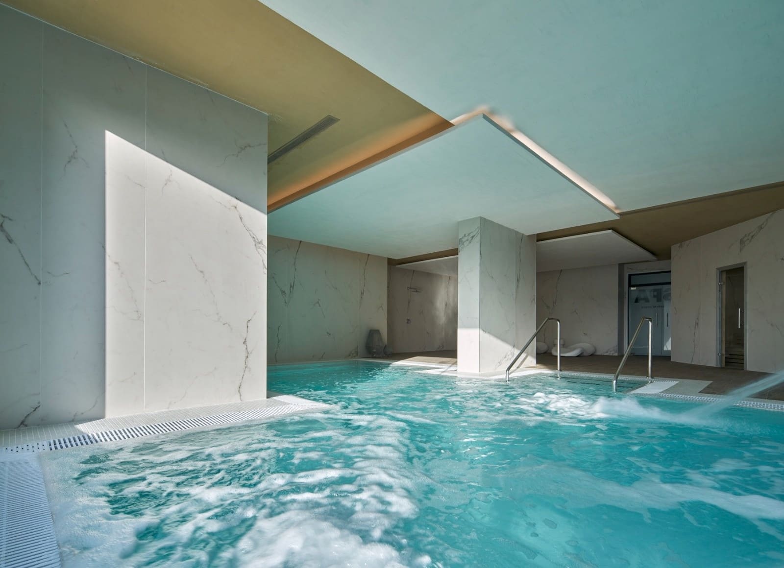 2 soverom Penthouse til salgs i Estepona med svømmebasseng garasje - € 521 000 (Ref: 8885865)