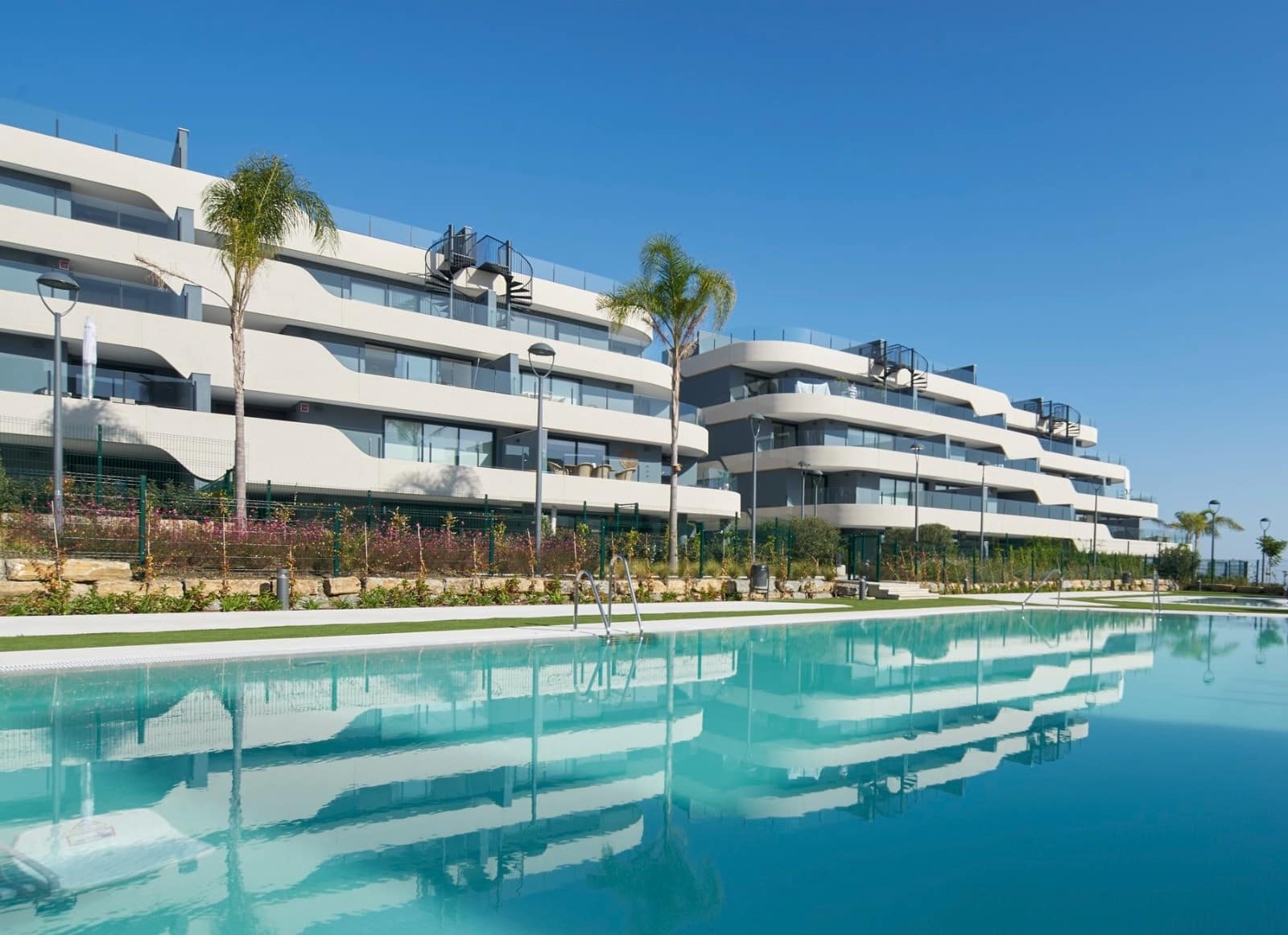 2 soverom Penthouse til salgs i Estepona med svømmebasseng garasje - € 521 000 (Ref: 8885865)