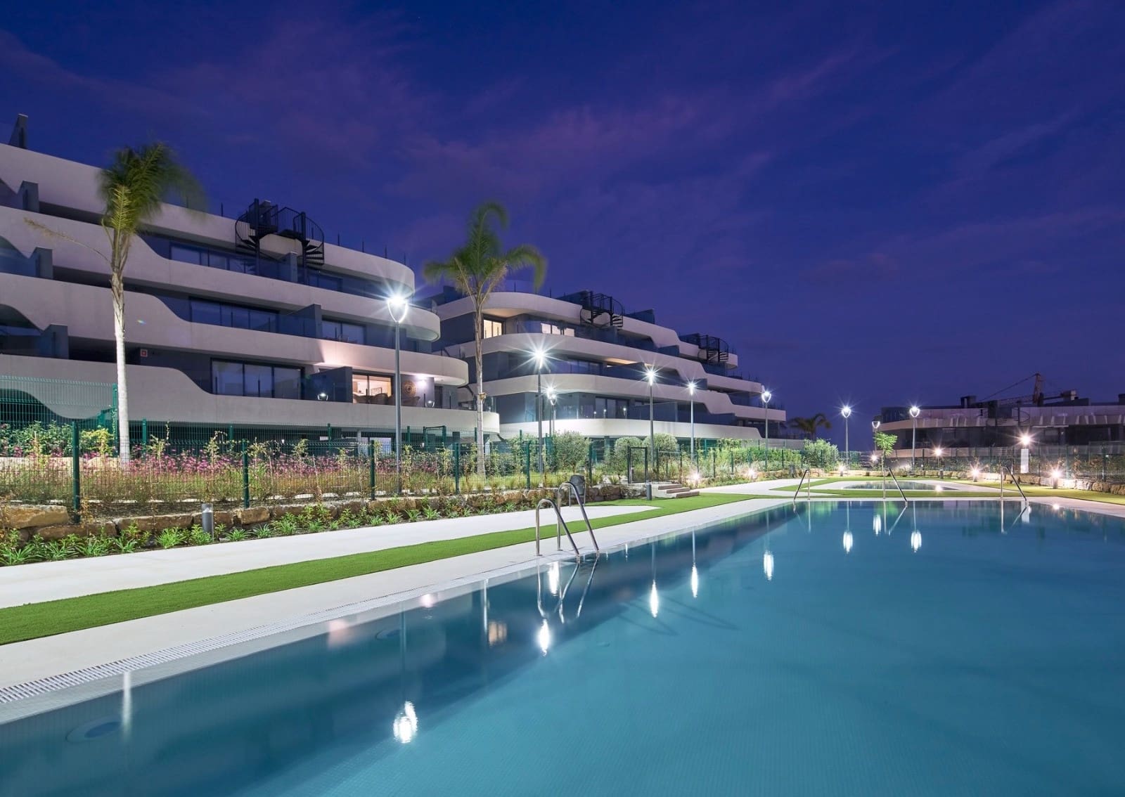 2 soverom Penthouse til salgs i Estepona med svømmebasseng garasje - € 521 000 (Ref: 8885865)