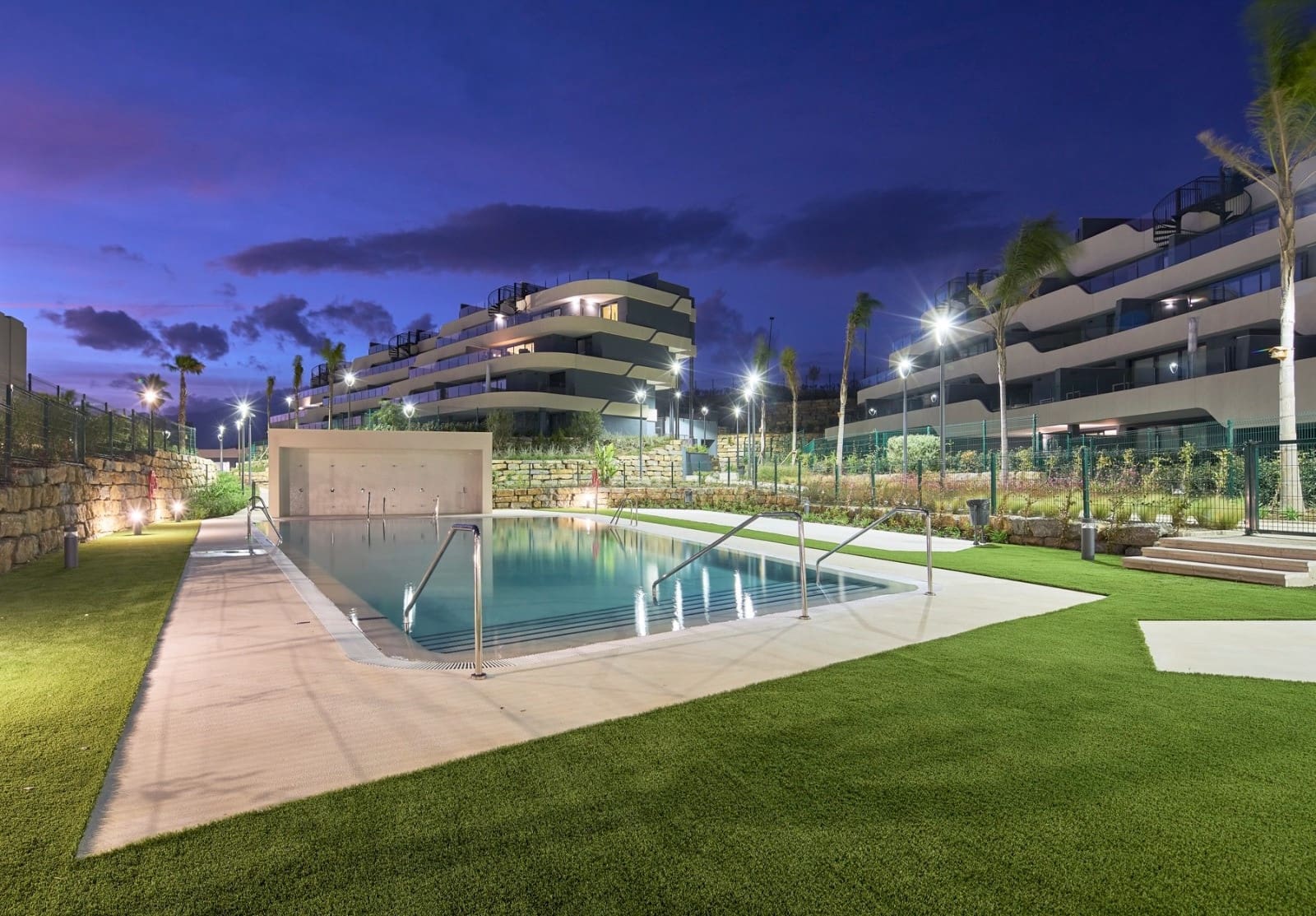 2 soverom Penthouse til salgs i Estepona med svømmebasseng garasje - € 521 000 (Ref: 8885865)