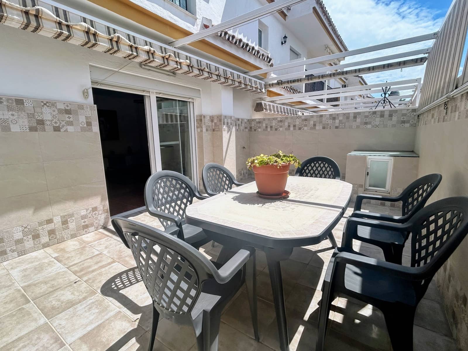 3 Zimmer Haus zu verkaufen in Estepona mit Garage - 560.000 € (Ref: 8935106)