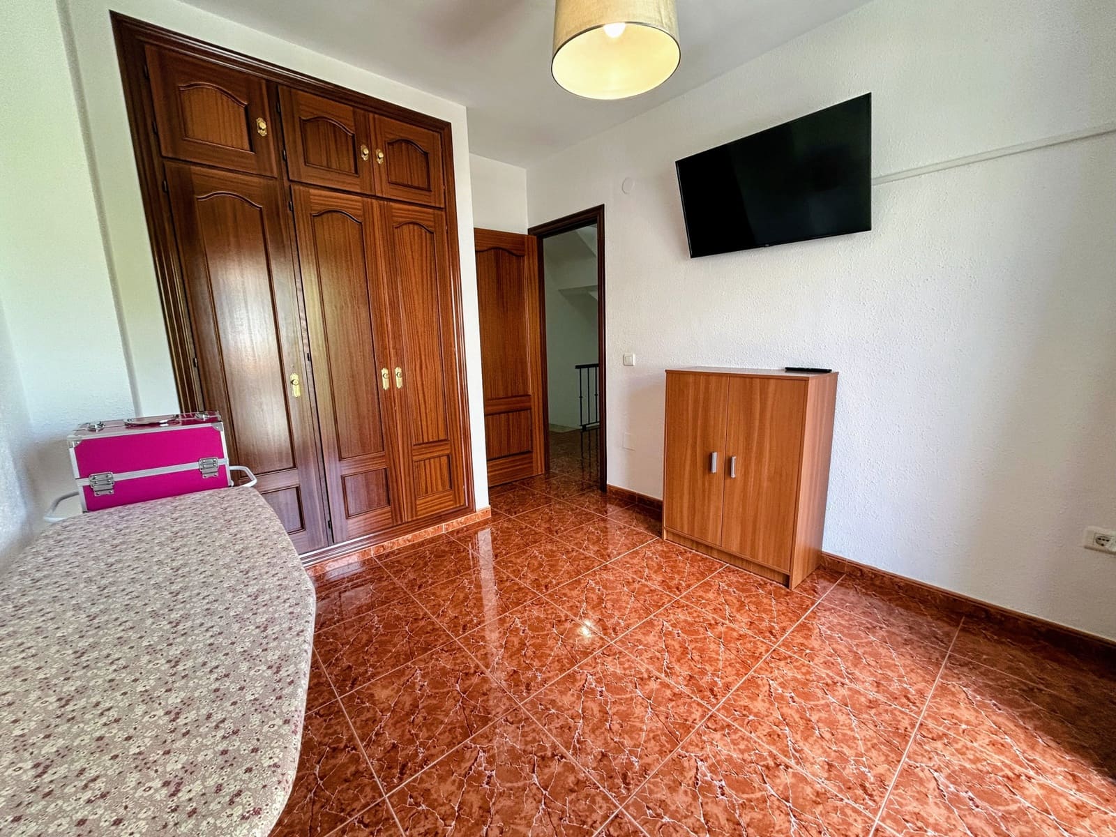 3 bedroom Townhouse for sale in Estepona with garage - € 560,000 (Ref: 8935106)