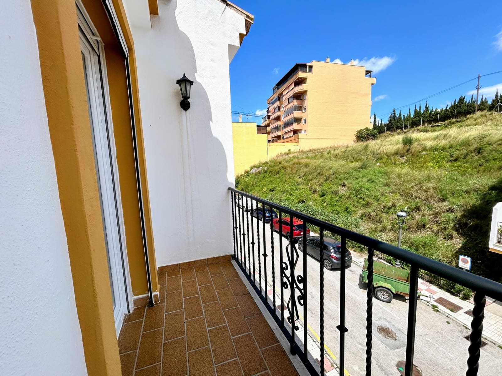 3 bedroom Townhouse for sale in Estepona with garage - € 560,000 (Ref: 8935106)