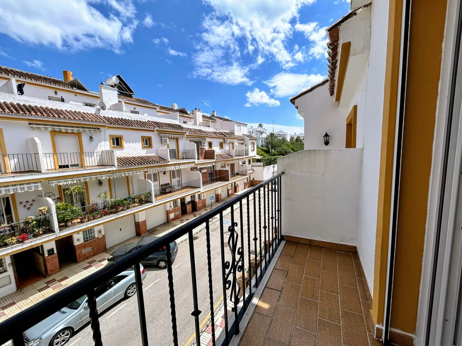 3 bedroom Townhouse for sale in Estepona with garage - € 560,000 (Ref: 8935106)